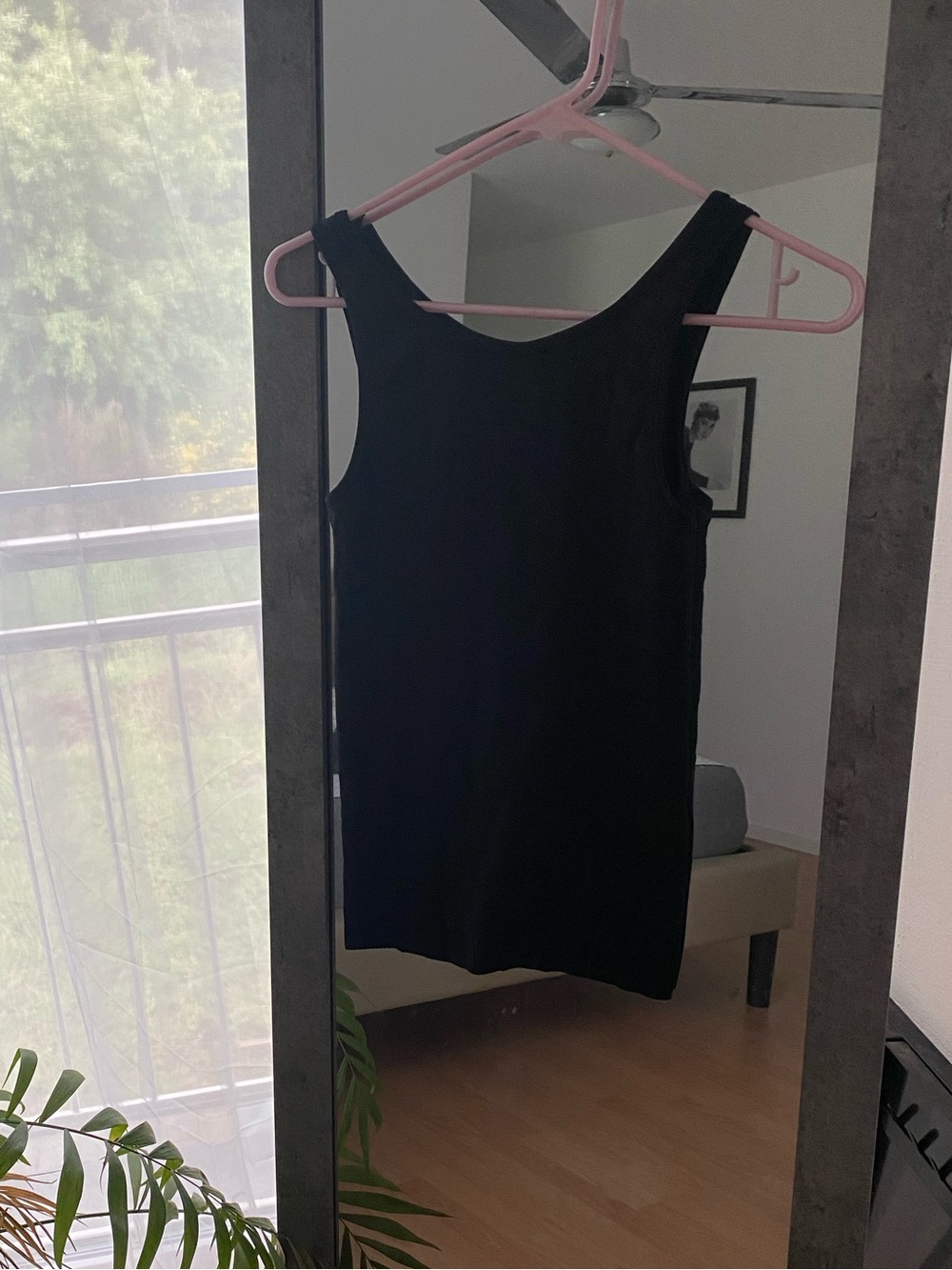 Lululemon black ribbed reversible tank top scoop or high sz 4